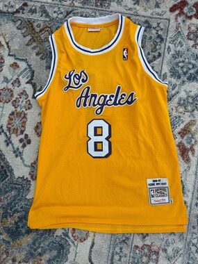 NBA Kobe Bryant Hardwood Classics Jersey Patch Detail XL. Mitchell and Ness